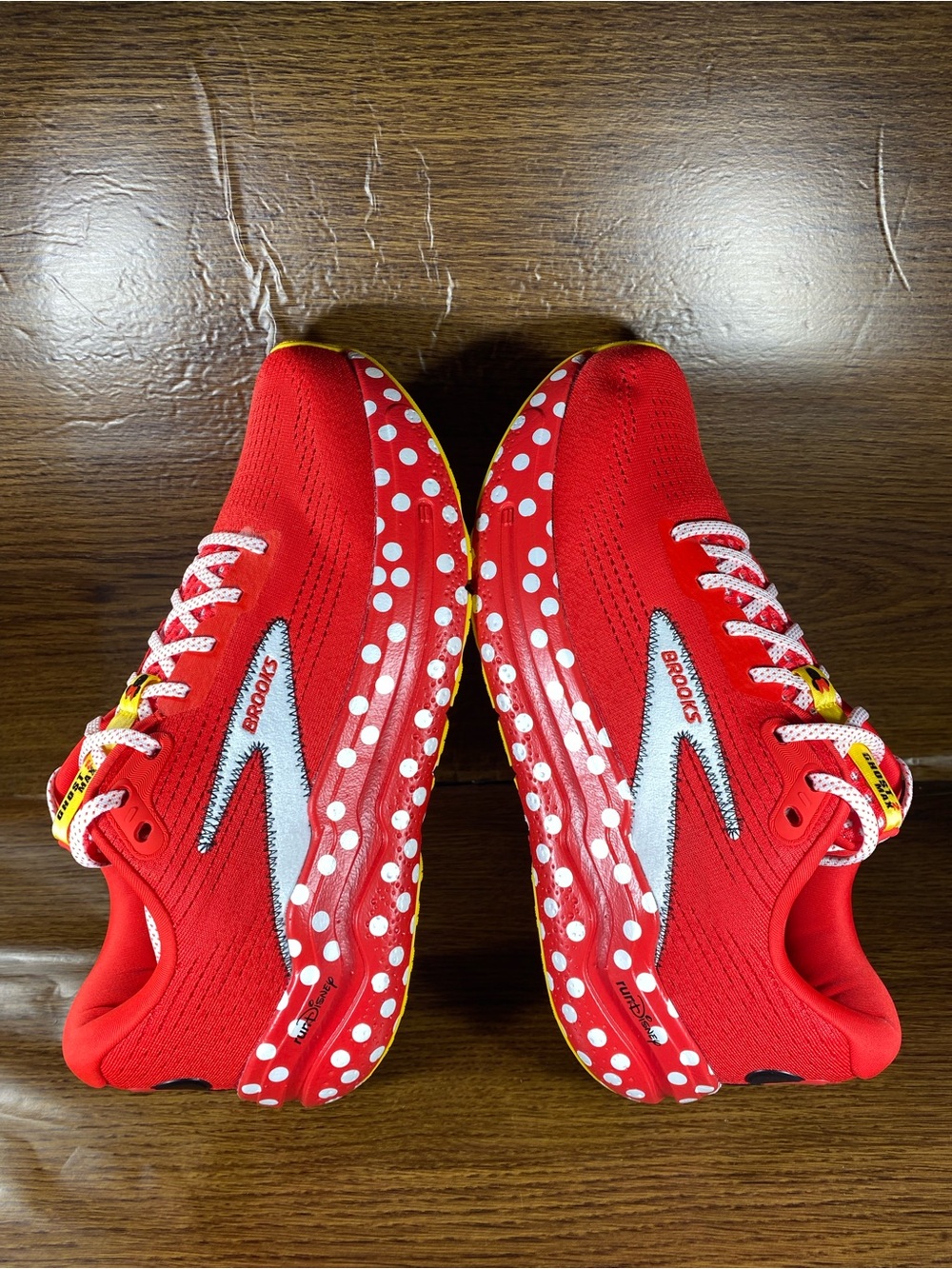 Brooks Ghost Max 2 Minnie Mouse Mens Running Walking Shoe Size 10 Run Disney - Picture 9 of 12